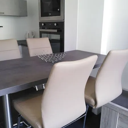 Moneghetti Apartment *
